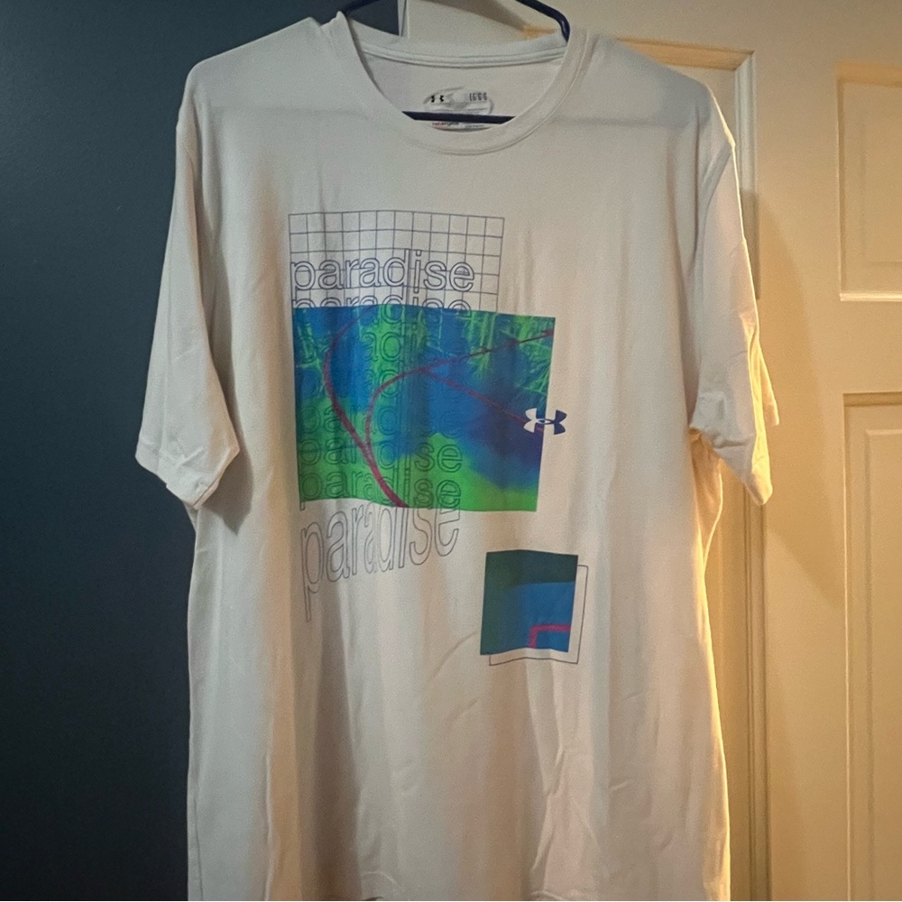 Under Armour Men's White Tee with Blue and Green Basketball Court Graphic